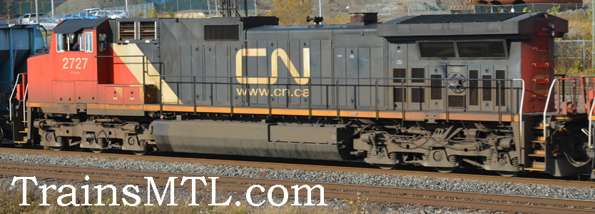 Locomotive CN2727 left side / coté gauche